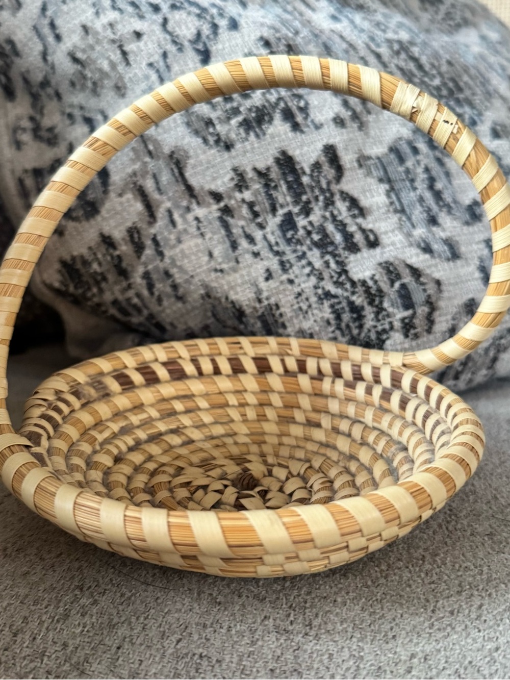 Handwoven Natural Seagrass Basket with swirl handle - Charleston, SC Gulla